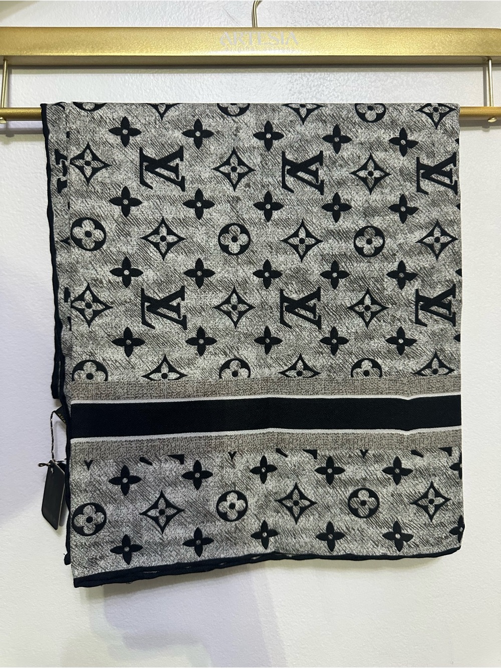 New LV scarf 45”x 45”